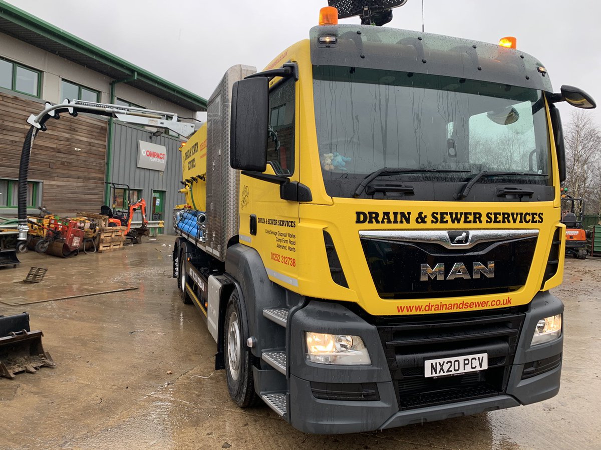 drain_and_sewer's tweet photo. New recycling lorry out on its first job straight away today @FTHHireGroup cleaning SW wash downs and interceptors
The crews are loving getting their hands on this #GreatBitOfKit @RTNClaytonVal https://t.co/hRux6cSllt