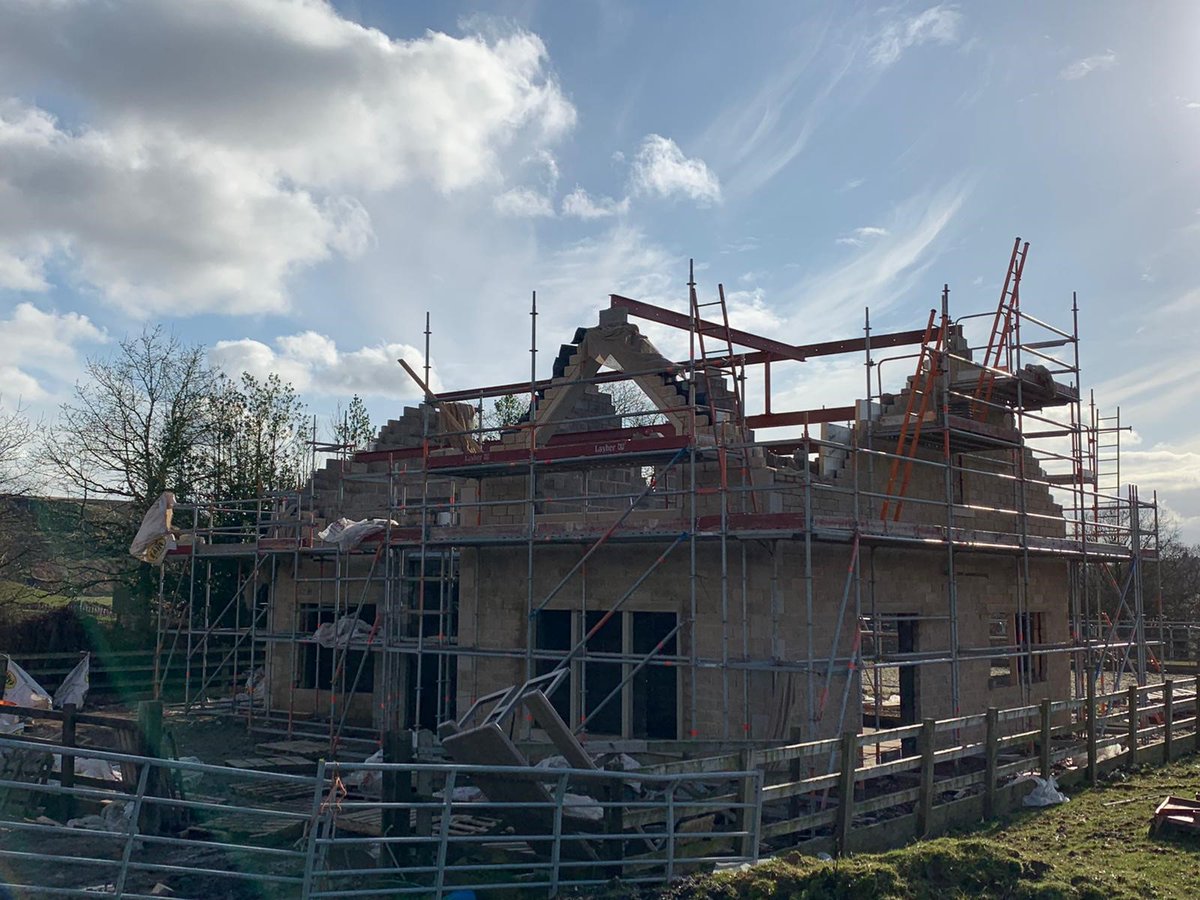 Stunning progress at this new build in Heapey this morning. Blocks, sand, cement, lintels, timber and stone all supplied by Altys, with roofing supplies ready to go next week 😀 👊