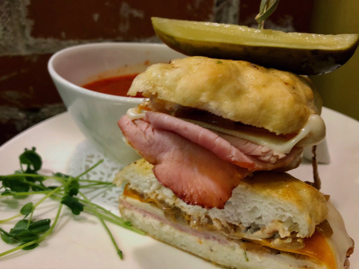crystanysbrass's tweet photo. Happy Thursday Folks!! We have a classic comfort combo on special this week with our twist 😀 Tomato soup with our deluxe grilled cheese: spicy aioli, Swiss cheese, cheddar cheese, carmalized onions, choice of ham or bacon, and garnished with a pickle spear 😍 https://t.co/dqiAzXXSmJ