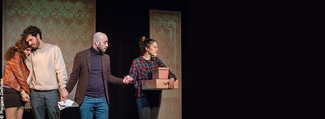 TheatreOnline_'s tweet photo. #CoupDeCoeur Avec un quatuor de comédiens toujours juste et touchant (@RudyMilstein et @Mikaelchirinian sont parfaits !), #OhMaman est une pièce tout simplement bouleversante. À voir à la #ScèneParisienne https://t.co/co8549Gogy https://t.co/FqS4HFMi7m
