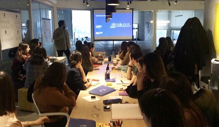 UXservices's tweet photo. Katılımcılarımızın uçtan uca kullanıcı araştırması sürecini yönetmeyi ve uygulamayı deneyimledikleri UX Research Bootcamp'imiz dün itibariyle başladı. 🔍📝
#UXservices #UXResearch #Bootcamp https://t.co/ONDrUZel5Y