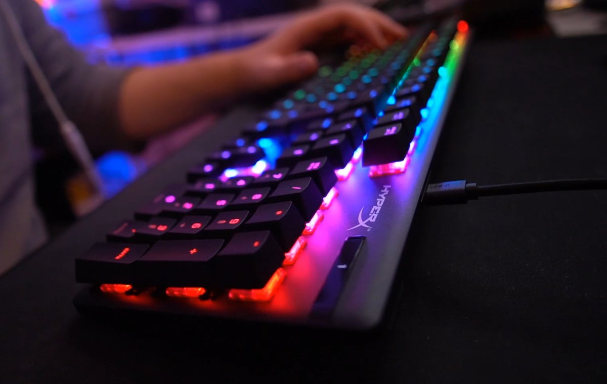 GIVEAWAY TIME !
Pour fêter la sortie des Aqua switch sur le Alloy Origins <a href="/HyperXFrance/">HyperX France</a> me permettent de vous faire gagner 3 de ces claviers ! (C'est le modèle que j'utilise en stream) Pour participer : Follow <a href="/HyperXFrance/">HyperX France</a> <a href="/AlphaCastFR/">AlphaCast</a>
&amp; RT pour avoir une chance de gagner !