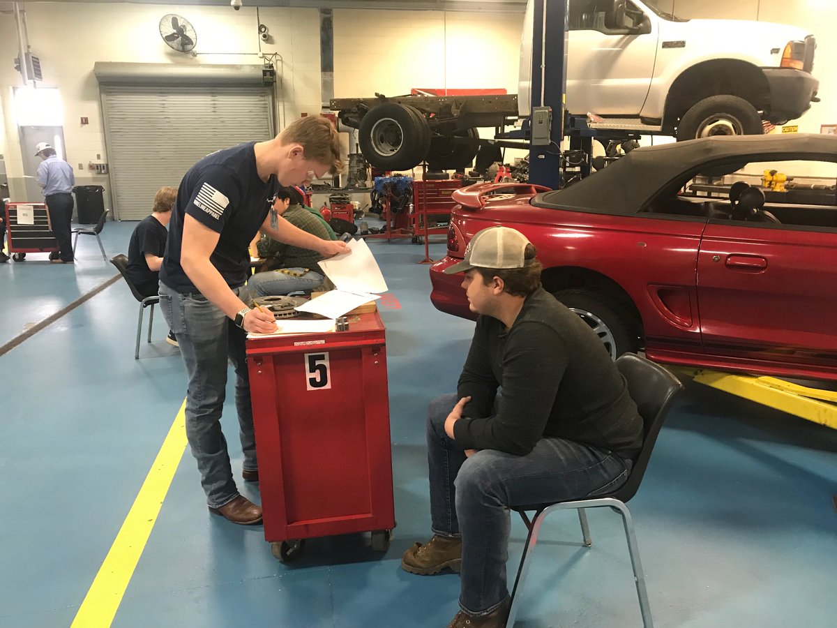 LBRIGMAN_WLOS's tweet photo. There's a local program launching soon that could help fill the auto technician shortage. I'll tell you about it &amp; how the shortage may impact you, tonight at 6pm @wlos_13 @BlueRidgeCC #StateofOurRoads https://t.co/EQlEmT4Wsi