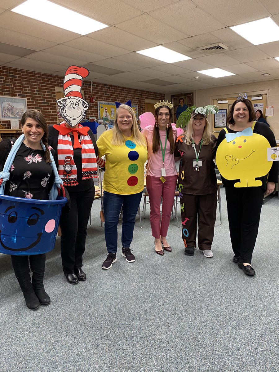 JaniceCirone's tweet photo. Oakview staff is celebrating good books as we dress like our favorite book characters! Always doing our best to inspire kids to read! #ReadAcrossAmerica2020 💯📚💚 @OVELEM @wdeptford https://t.co/2eyY2Ur1FL