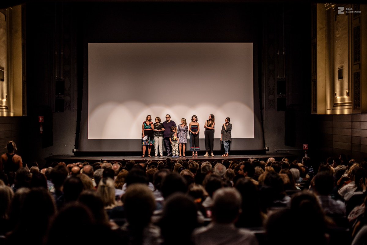 SalaZitarrosa's tweet photo. Algunas imágenes de lo que vivimos ayer en el pre estreno de #Alelí, la última película de Leticia Jorge, en el marco del Ciclo Ellaz 📸 @Lucia1305

#mujeres #ellaz2020 #SalaZitarrosa https://t.co/hIaInMk1DB