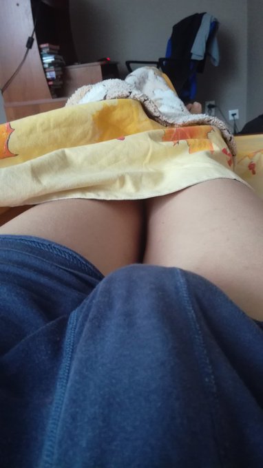 Does anyone want to see what's there?

#Femboy #NSFW #Legs #Gay https://t.co/14pxNFLBwF