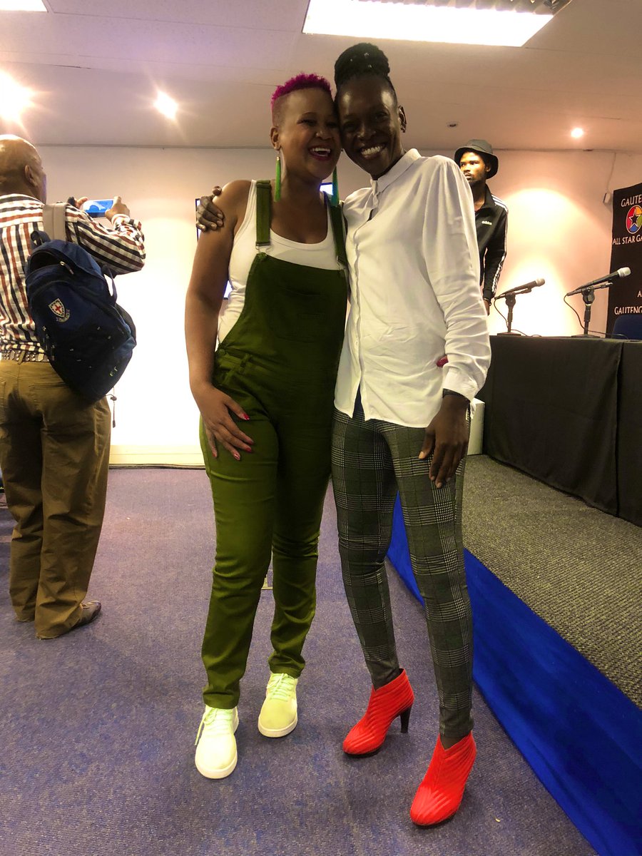 siyaloyilane's tweet photo. Things we do when we have to take pics with @ChaukeDumisani1 😜 the leading women in our sport brought to u by @_AllStarGames @GautengSACR #MsShumba @Hollywoodbets @adidasZA https://t.co/IBJy6yxgxD