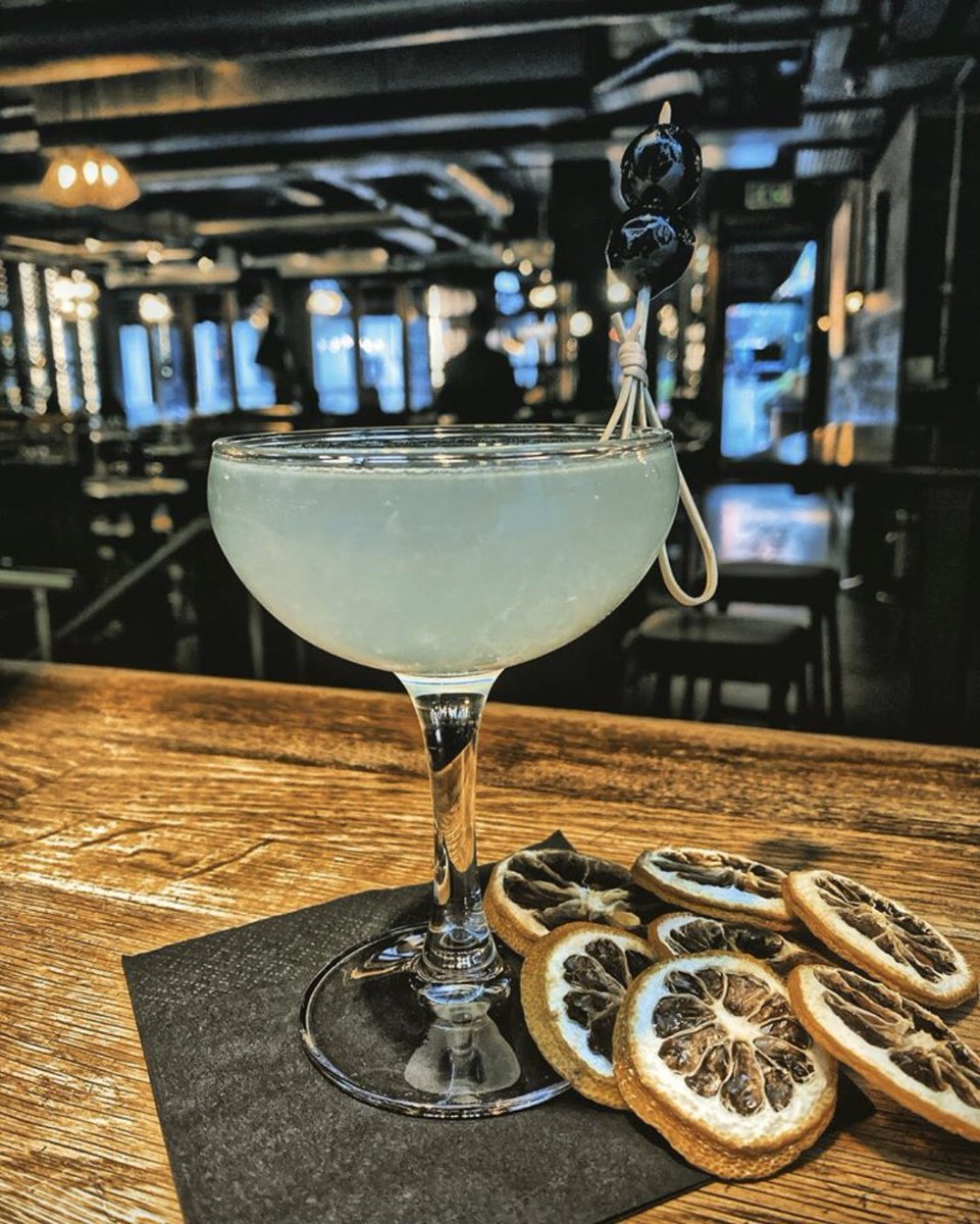 heddonstkitchen's tweet photo. Knock, knock!
Who’s there?
Philip.
Philip who?
Philip my cup, I’m thirsty! 🤪 #ThirstyThursday #Cocktails https://t.co/fLDlyN8Cbd
