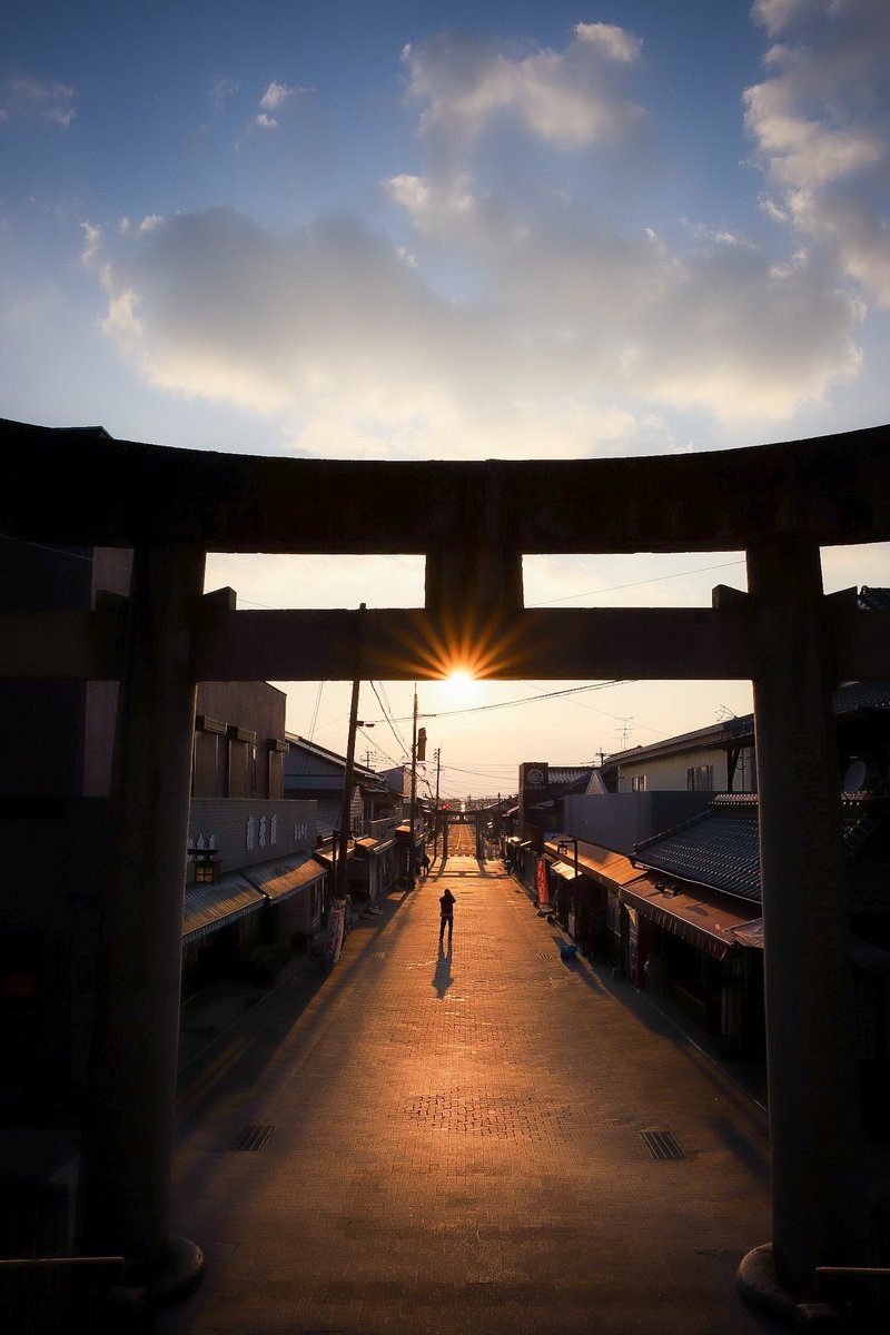 Fts 宮地嶽神社 縦写真です タップしていただけると ありがたいです 宮地嶽神社 宮地嶽神社光の道 ちょっと 時期は 外れたけど ほんとに 光が 一直線 しかし 人が多い 嵐効果 Arashi 夕陽 夕焼け Fts 宮地嶽神社 縦写真です タップしていただけると ありがたいです 宮地嶽神社 宮地嶽神社光の道 ちょっと 時期は 外れたけど ほんとに 光が 一直線 しかし 人が多い 嵐効果 Arashi 夕陽 夕焼け