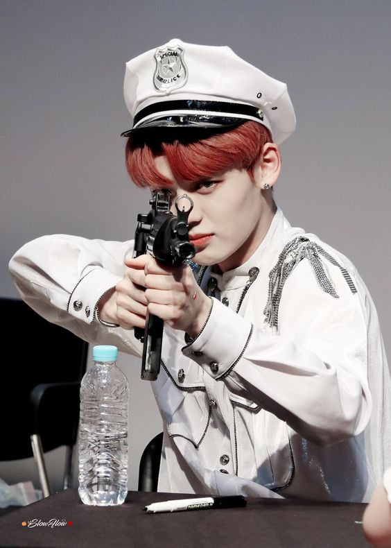 w_oconscience's tweet photo. #au #ace #donjun
Ючан не был в восторге от своей профессии, тем более, что в Корее этих праздников влюблённых просто завались. Раздражённый Купидон замер, увидев парня, стоящего под дождём, и захотел помочь. https://t.co/36efP8C9sY