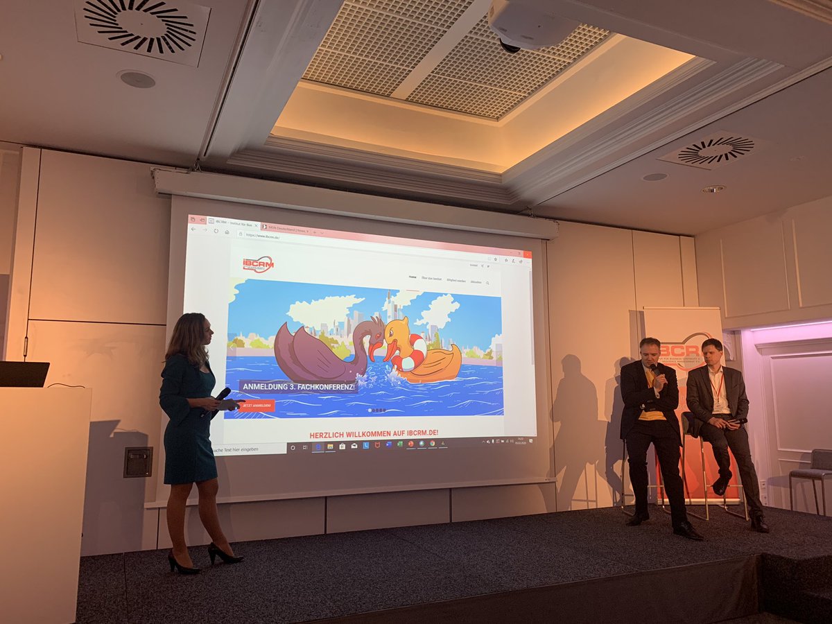 IBCRM_e_V's tweet photo. Prof. Dr. Alexander Fekete und Dr. Clemens Gause diskutieren mit den Konferenzteilnehmern über „#Cyber, #Cloud und #Digitalisierung - Trends und ihre Wirkung“ #IBCRM2020 https://t.co/2nYJbjZCBr