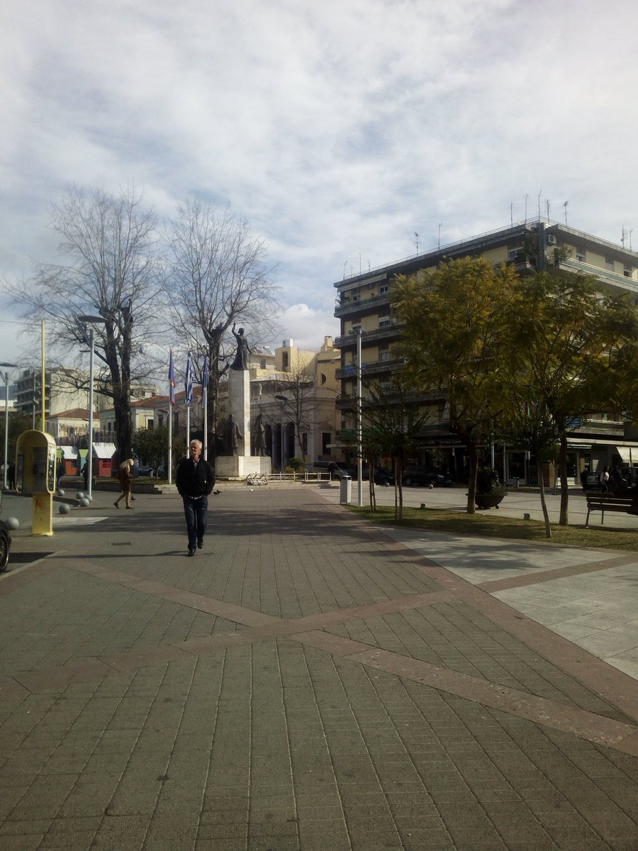 GMessinia's tweet photo. Κεντρική πλατεία της Καλαμάτας https://t.co/tQ1rGLscFB