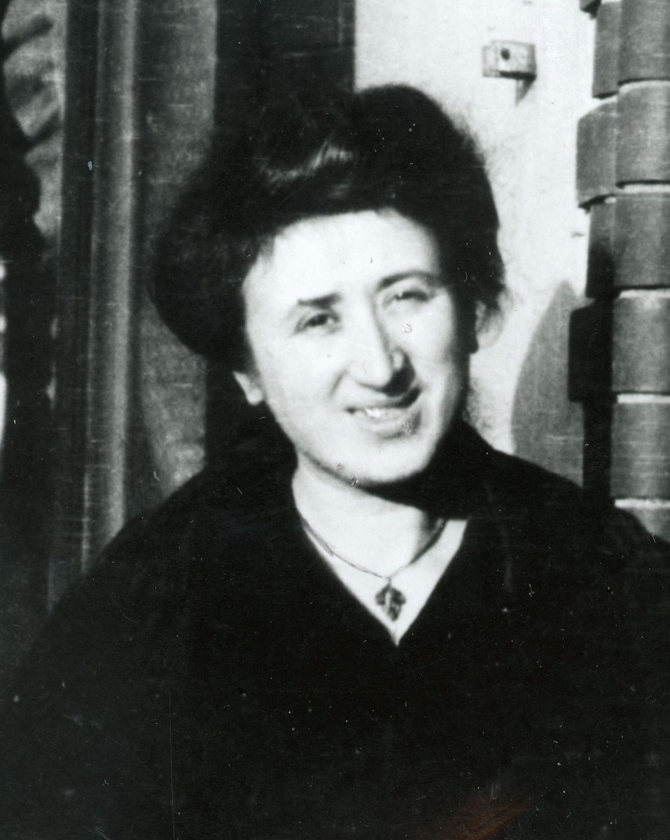 proletarianinfo's tweet photo. Mar. 5, 1871: Rosa Luxemburg, revolutionary socialist, theorist, and economist, is born in Poland. Her contributions to Marxist political theory make her an indispensable source for revolutionaries. https://t.co/sI9aUu7uey