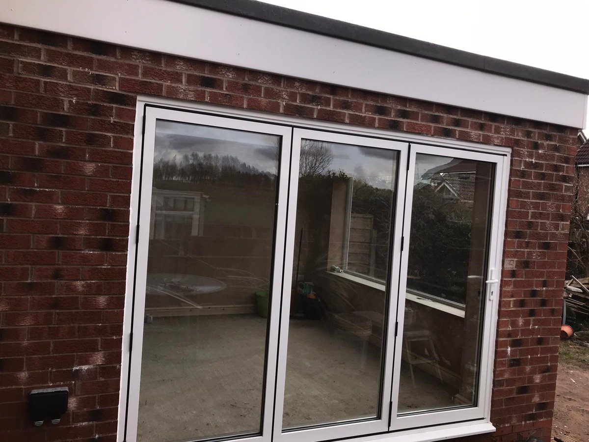 Chelsea_B88's tweet photo. @LeesfieldLtd Rear extension with lantern roof and bi-fold doors 😍
#extension #lanternroof #bifolds #extensionsoldham #homeimprovements #leesfieldltd #teamleesfield
@vicky_b74 @allaboutoldham #oldhamhour https://t.co/Orbi9OcphO