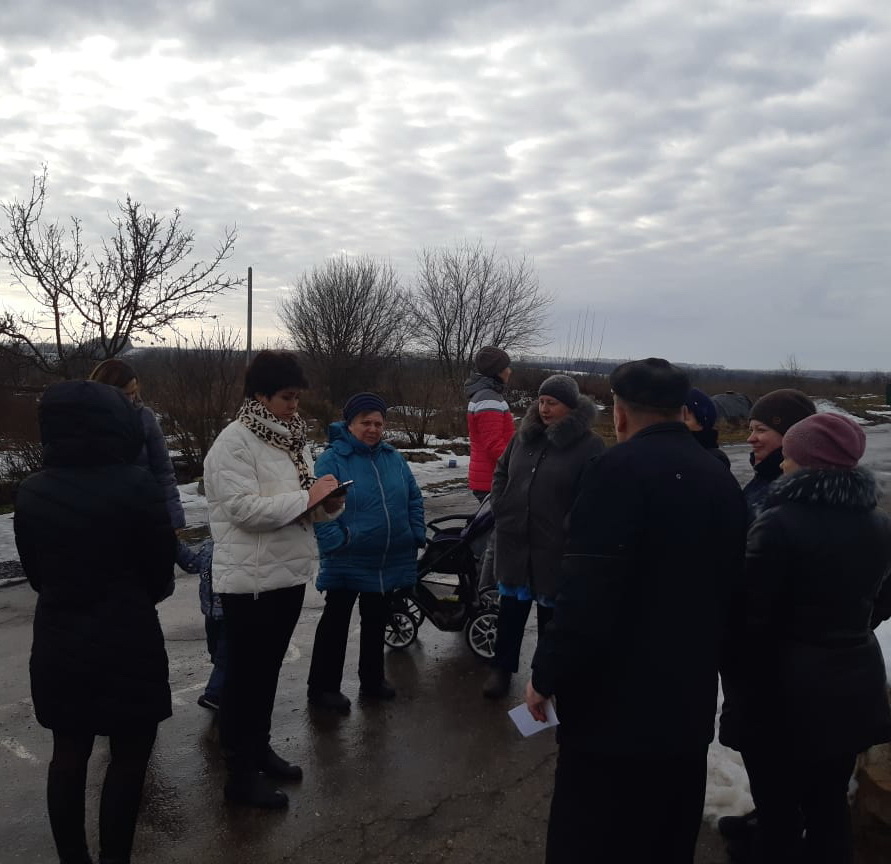 <a href="/Garifzyanov_AR/">Гарифзянов Андрей</a> Зам. главы администрации встретилась с жителями п. Октябрьский по вопросам местного значения.
