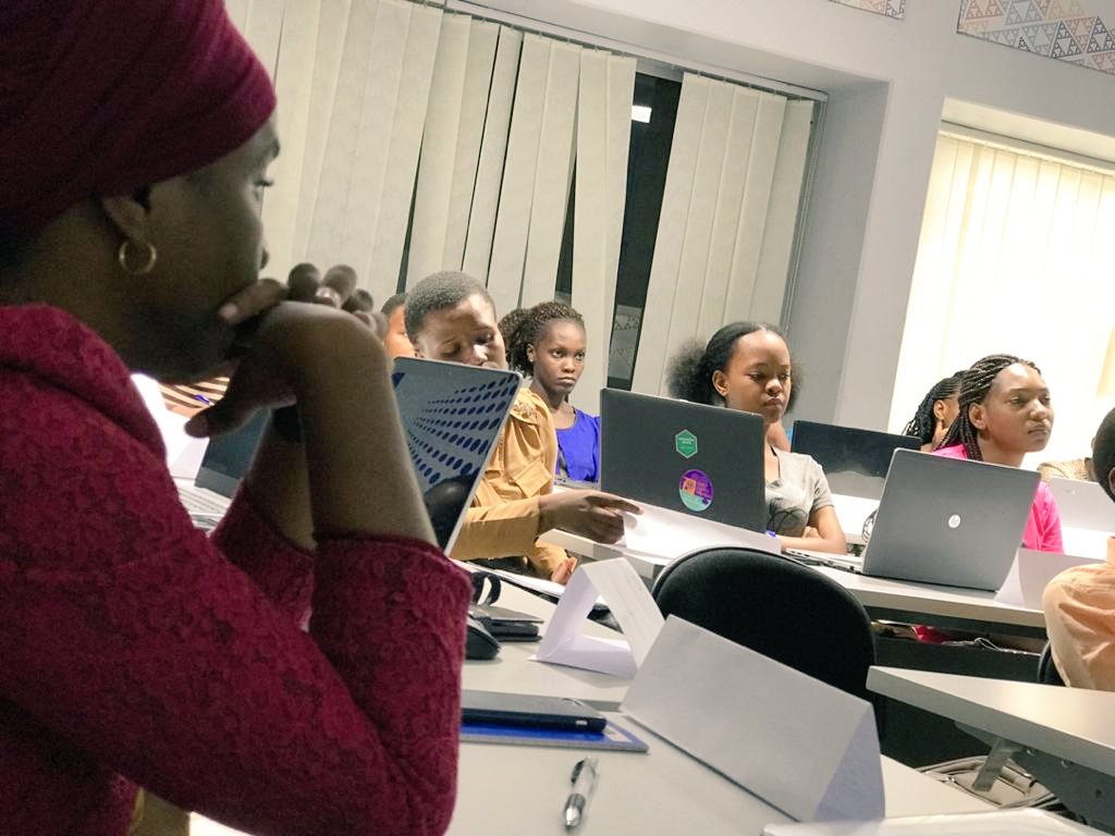 TheLaunchPadTZ's tweet photo. In #Partnership We Trust, so when @dLabTz made the call for us to provide some 21st century skills on Negotiation &amp; Pitching Skills as part of their #Data4Her initiative we did not hesitate to go deliver. The outcome was a fantastic and engaging all day session today as pictured https://t.co/2CYfCkZiQc