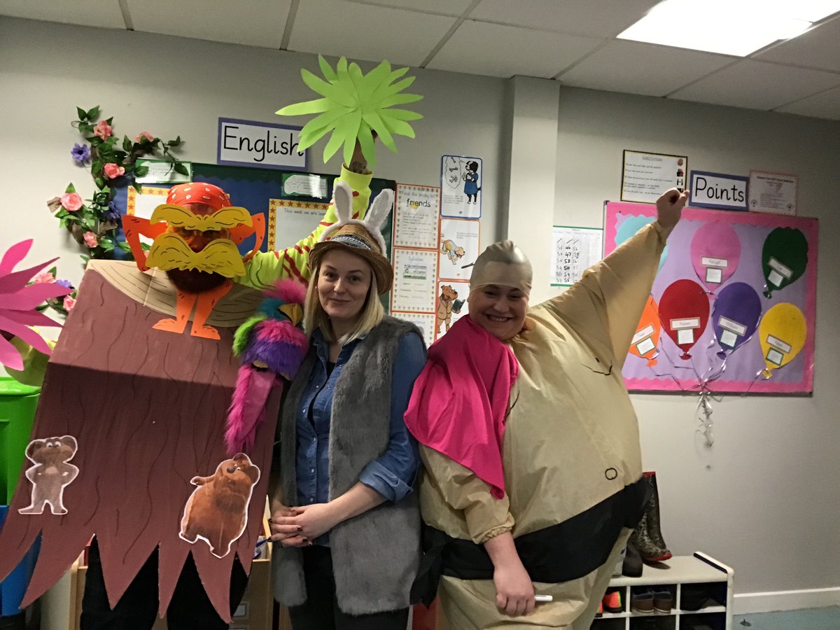 k_allely's tweet photo. Fab team for World Book Day @BowkerValePri https://t.co/a6vCbgFTR9