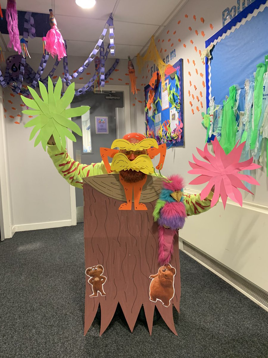 k_allely's tweet photo. Fab team for World Book Day @BowkerValePri https://t.co/a6vCbgFTR9