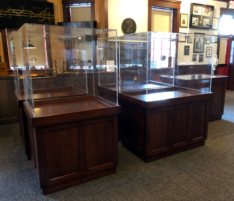 AoSRoundhouse's tweet photo. Our new exhibit cases from #DutchValleyWoodworking arrived and they're beautiful!
#ageofsteamroundhouse #steamlocomotive #locomotive #steam #railroad #train #railroadhistory #railfan #railroads #trains #steampower #exhibit #exhibitcases #exhibitdesign #museumexhibits https://t.co/u0mUSH4w6u