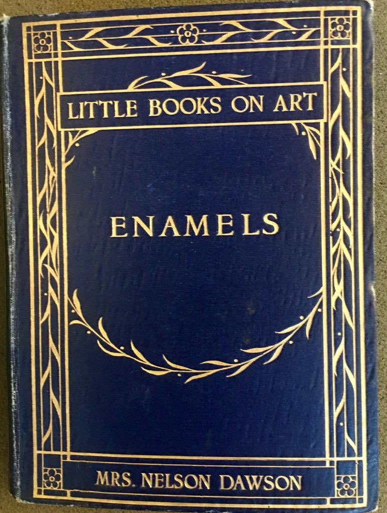 #WorldBookDay2020 recommendations from the #GoldsmithsCompany Library - treasure trove for #jewellery lovers. Want to visit? More info here: bit.ly/GoldsmithsLibr… <a href="/GeoffreyMunn1/">Geoffrey Munn</a> <a href="/NoRegretsat50/">Stephen Webster</a>