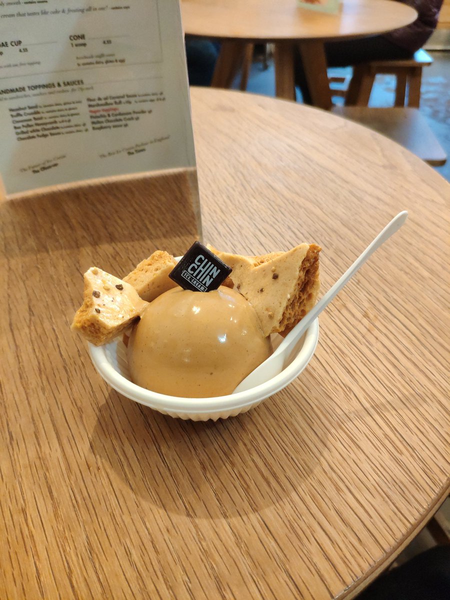grrlsam's tweet photo. @ChinChinLabs obligatory ice cream pic. It wouldn't be a London trip without a visit here. Happy birthday @cooksam https://t.co/A6AhSyyETc