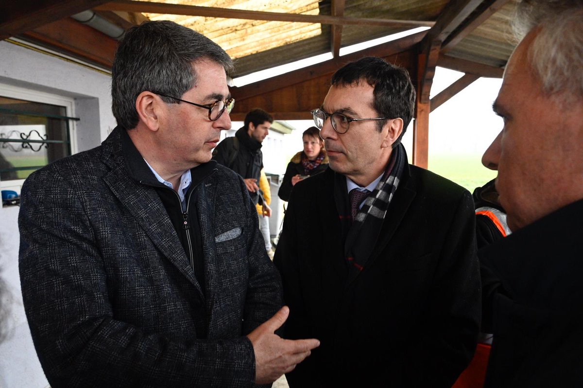 JeanROTTNER's tweet photo. La présence du Président @JPFarandou à #Ingenheim quelques heures après le déraillement d’un #TGV était importante. Elle vient saluer l’extraordinaire réactivité des cheminots et des forces de secours. https://t.co/21os200mXS