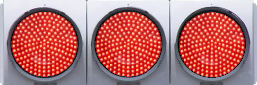 東京都品川区に設置されている「赤・赤・赤」の信号。 「赤・赤・赤