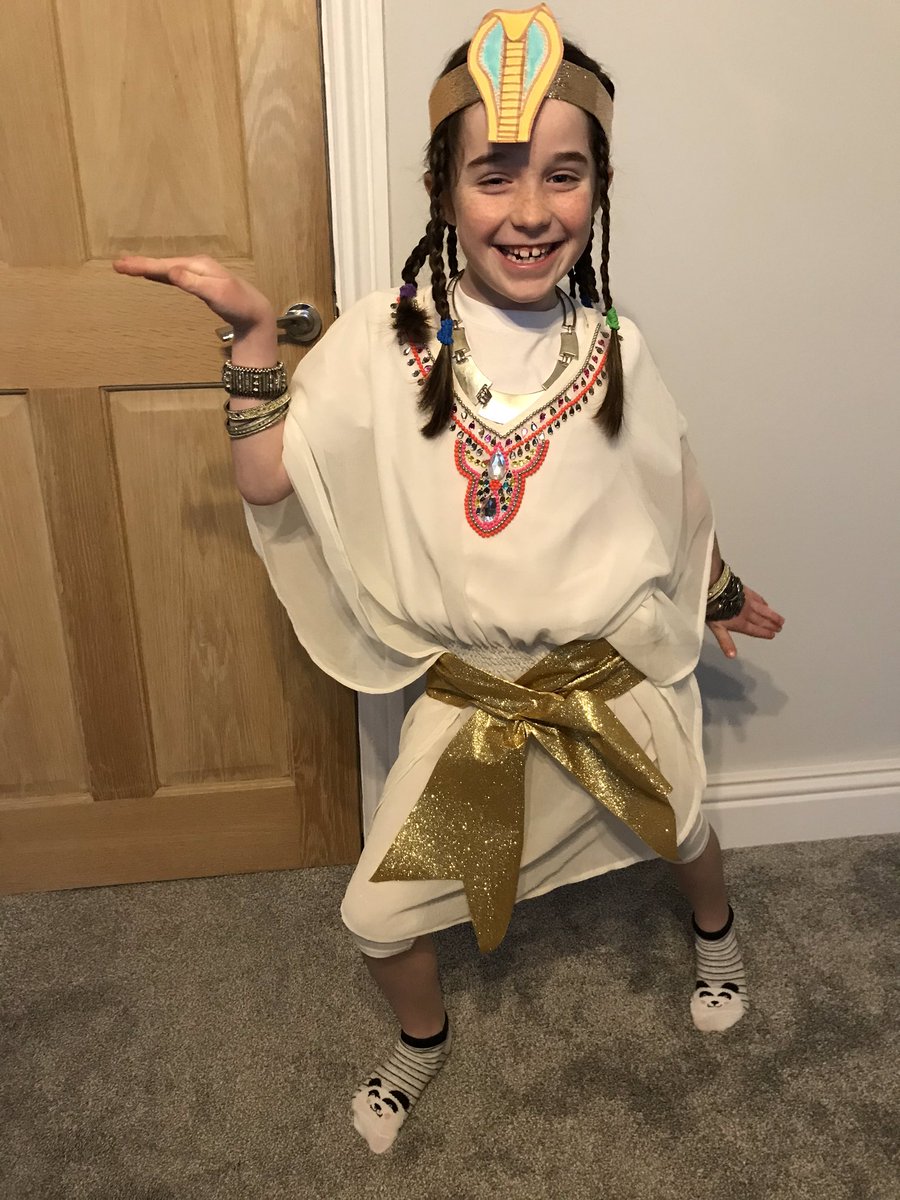 Mer229's tweet image. Cleopatra and Hermione Granger (aka Lily and Ruby) World Book Day 2020 @LarchwoodPS @ougs103