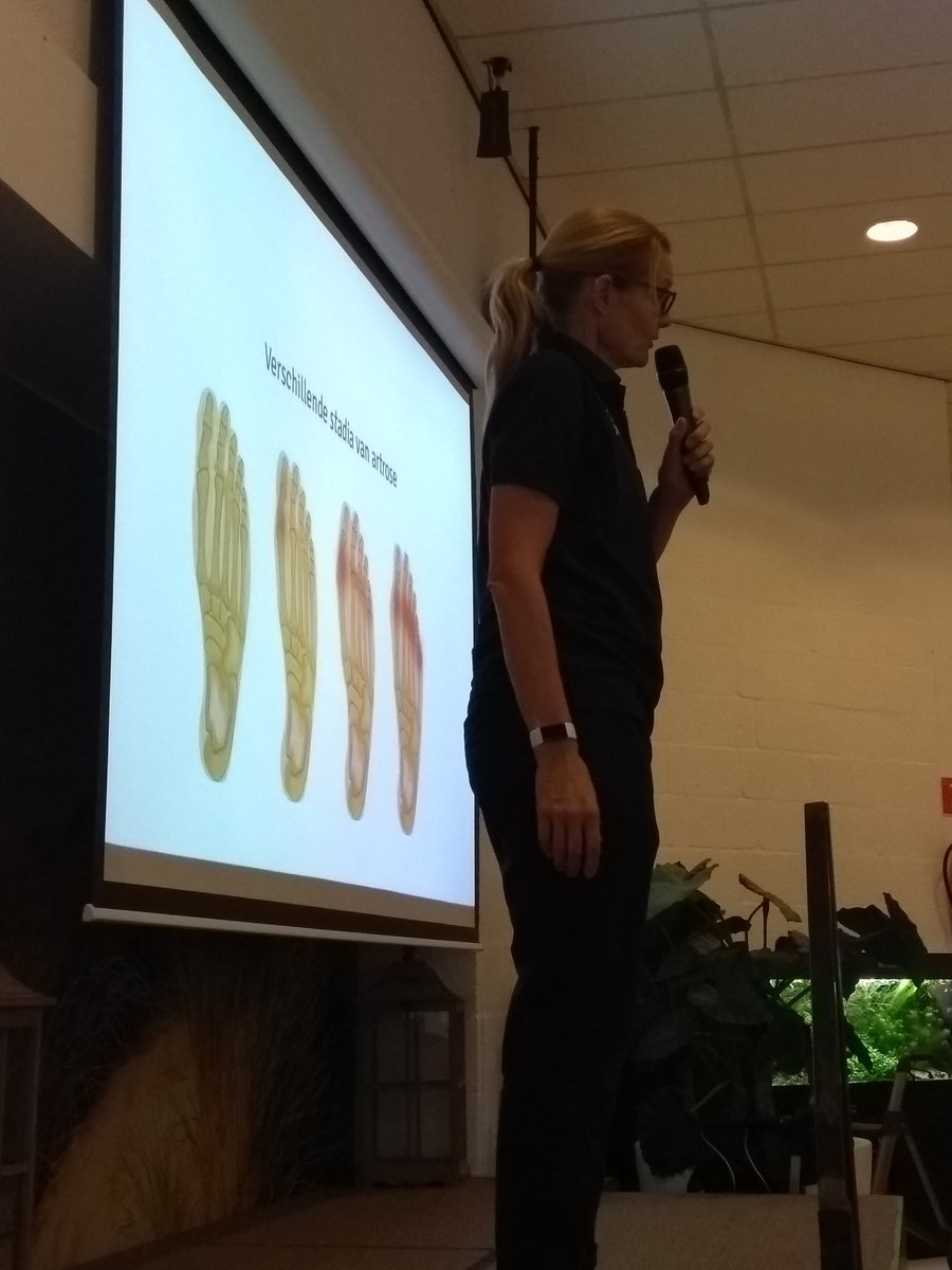 Informatie café voor oudere wijkbewoners. Over artrose vanmiddag in @wijndaelercentrum <a href="/HaagsOntmoeten/">Haags Ontmoeten</a> @ IngeborgHuse van @timfysio in Loosduinen. Belangrijke plek om elkaar te spreken. Signalen op te vangen, te verwijzen.