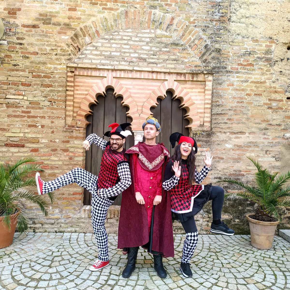 AdarveCultural's tweet photo. EL REY PEDRO I TE MUESTRA SU CASTILLO (si estos dos bufones locuelos se lo permiten).
Una divertida actividad para los cursos de infantil.
#castillos #reypedroi #pedroi #proyectocastillos #infantil #educacioninfantil #patrimonio #educacionpatrimonial #conocecarmona #conadarve https://t.co/KPnxGifaTt