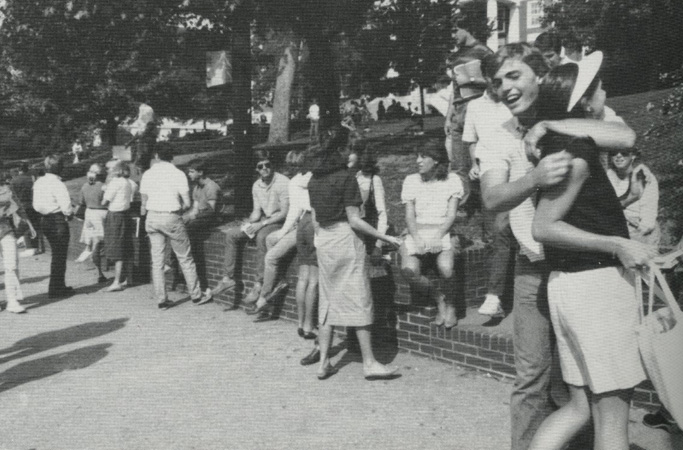 hargrettlibrary's tweet image. These @universityofga students are enjoying the sunshine outside of Park Hall. This wall on Baldwin St. was a popular meeting spot on campus during the 1980s.  

Photos from our archives.

#UGA #TBT