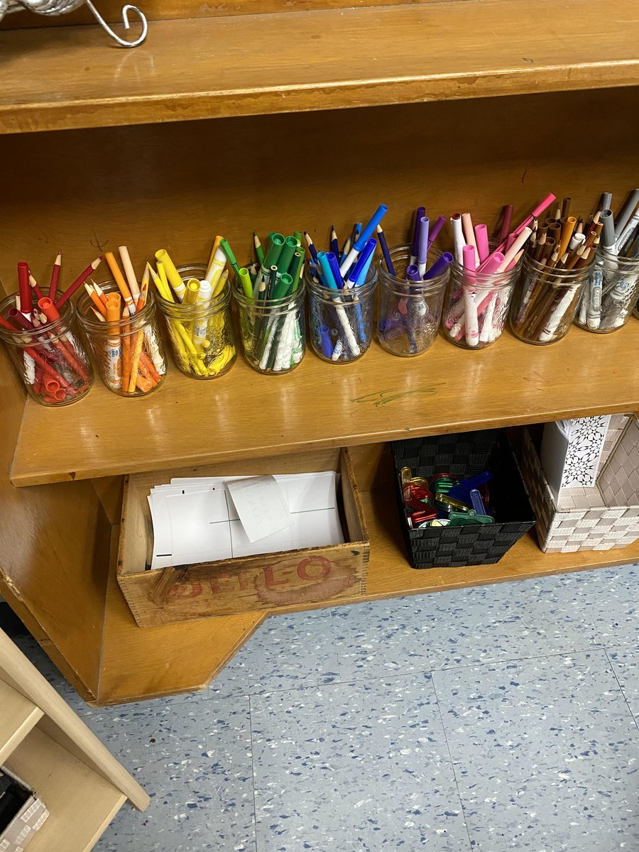 sarahcopp7's tweet photo. Loving the colour coordinated drawing utensils. Very pleasing to look at and it makes it more fun to put things where they belong when we are done using it. @EY_uwindsor https://t.co/seYuszLhoc