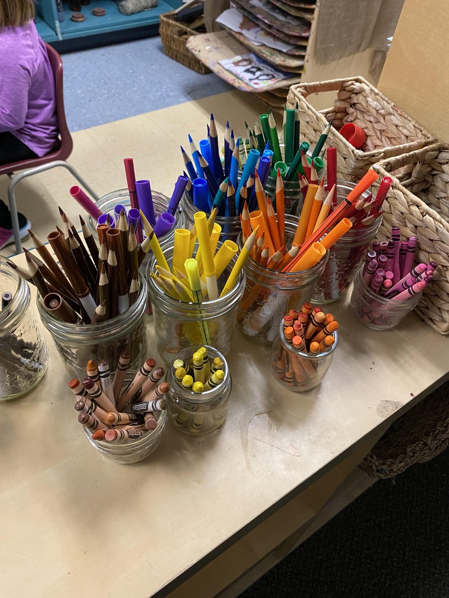 sarahcopp7's tweet photo. Loving the colour coordinated drawing utensils. Very pleasing to look at and it makes it more fun to put things where they belong when we are done using it. @EY_uwindsor https://t.co/seYuszLhoc