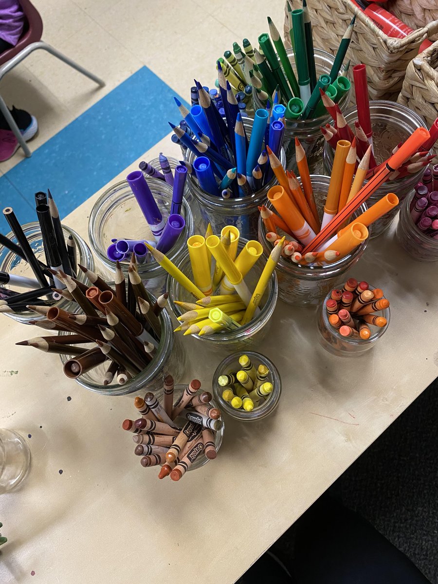 sarahcopp7's tweet photo. Loving the colour coordinated drawing utensils. Very pleasing to look at and it makes it more fun to put things where they belong when we are done using it. @EY_uwindsor https://t.co/seYuszLhoc