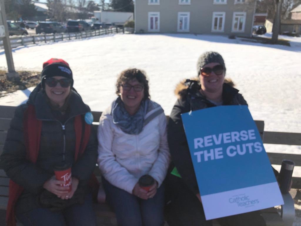KellyPickard3's tweet photo. @Sflecce We are @YorkOECTA and we are #oectastrong! Through decades in #onted, we know that we can't back down because we are in this for the kids. We know that #classsizematters! We know that students learn in different ways. We know the most valuable resource is the teacher! https://t.co/erpuLodUgK