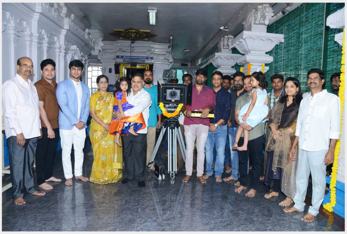 iammeghasyam's tweet photo. #AlluAravind Presents @actor_Nikhil 's #18Pages launched today!
Clap by #AlluArha
Camera switch on : #Hanvika
1st Shot Direction : #Sukumar
Producer: #BunnyVas
Story & Screenplay: #Sukumar
Director: @dirsuryapratap
Music: @GopiSundarOffl
@GA2Official @SukumarWritings https://t.co/IcqGIxMBF1