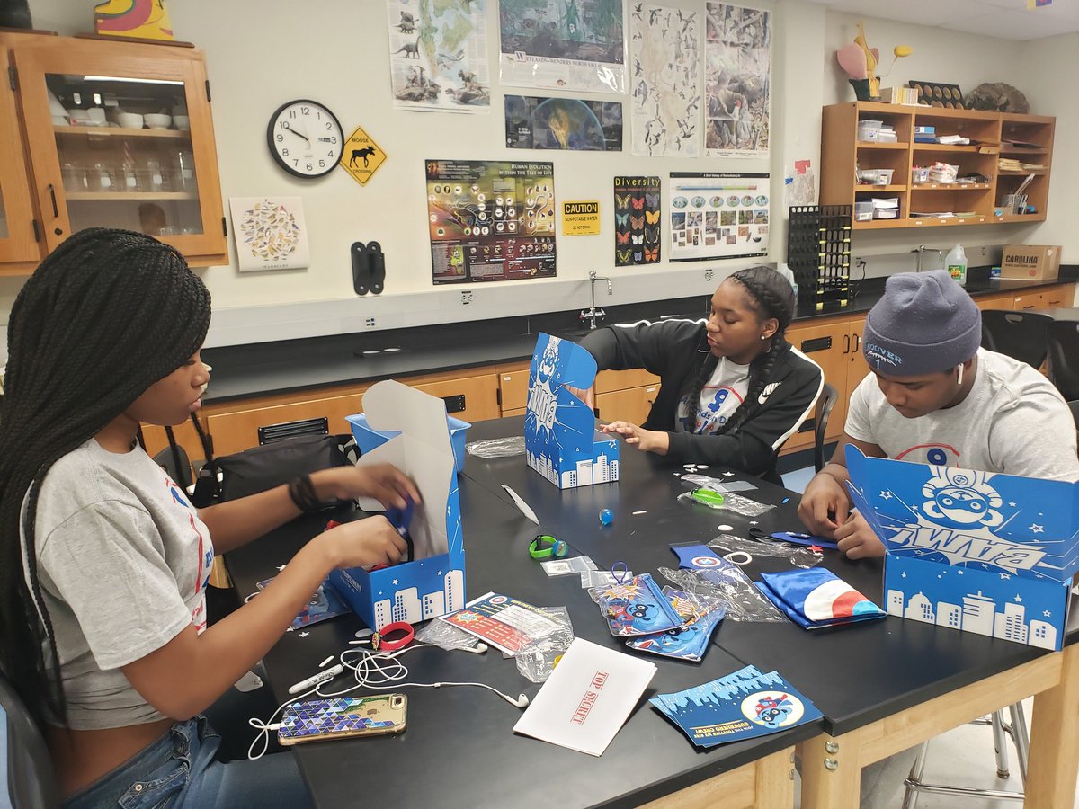 PWestHighSchool's tweet photo. Soup mixing, cuddle mats, and superhero boxes are just a few ways our Longhorns are giving back today! @ParkwaySchools #serviceiscool #pwestpaysback https://t.co/m7lgPUgbx9