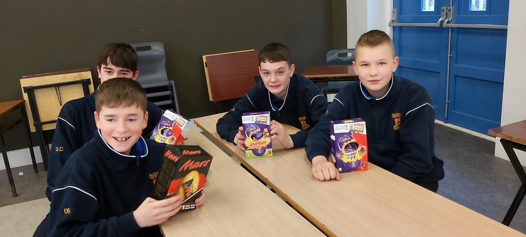 PBSisReading's tweet photo. TY B did a great job running our Reading Week table quiz on Tuesday. Congratulations to our winners in 1E! https://t.co/YNhllzZ96s