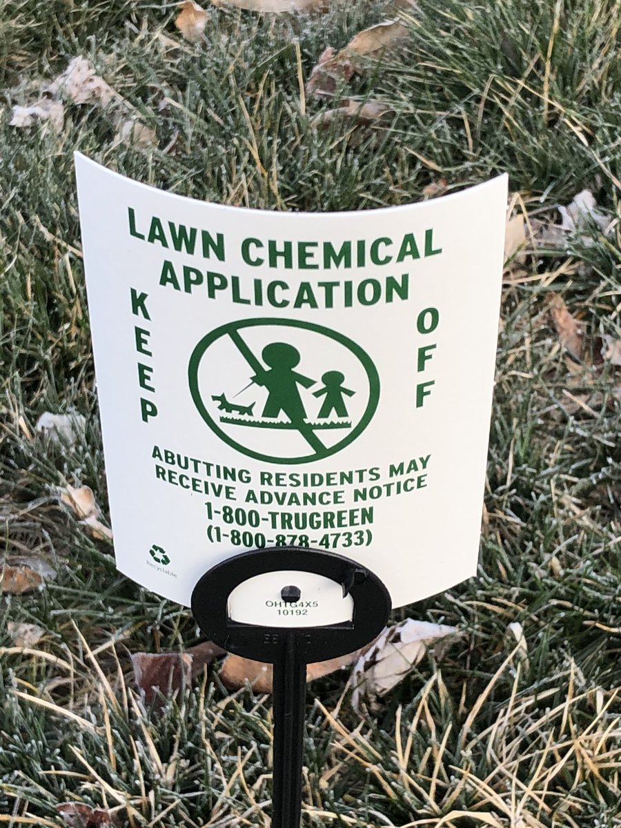 MagtheMom's tweet image. #SignsOfOurTimes #GreenLawnsOrHealthyKidsAndPets? #KeepOff the #LawnChemicalApplication #WontYouBeMyNeighbor