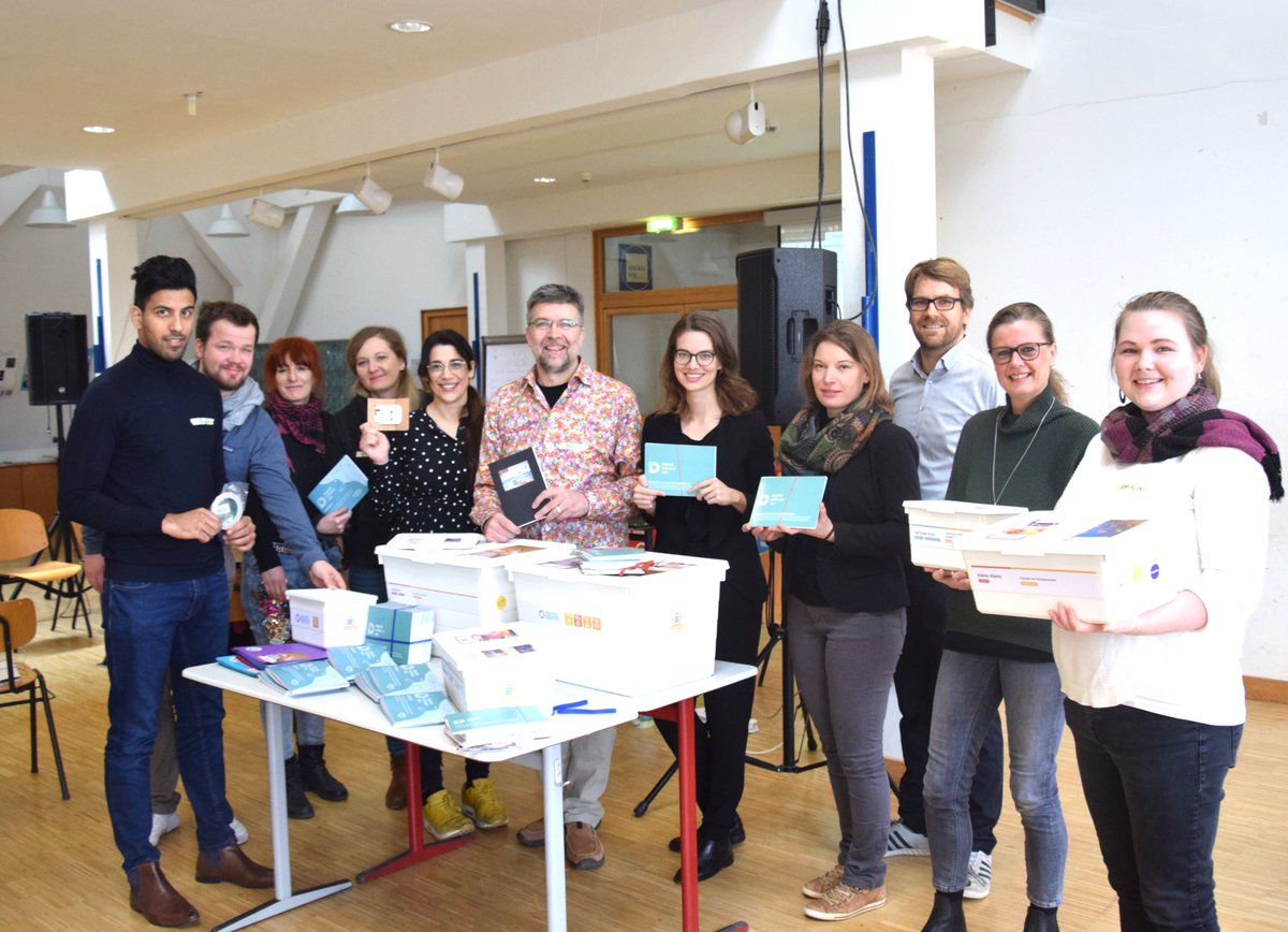 TueftelLab's tweet photo. In Frankfurt haben wir gestern die 2. von 4 Materialboxen übergeben &amp; Lehrkräfte der KGS Niederrad, IGS Nordend &amp; Heinrich-Seliger GS geschult.Danke Susanne Frye/Silke Meister/Merten Giesen/Paul Wege/Adriane Castrinakis #teachmemyfuture
💛Education Innovation LAB
💛@jungetueftler https://t.co/G1OfsBsir9