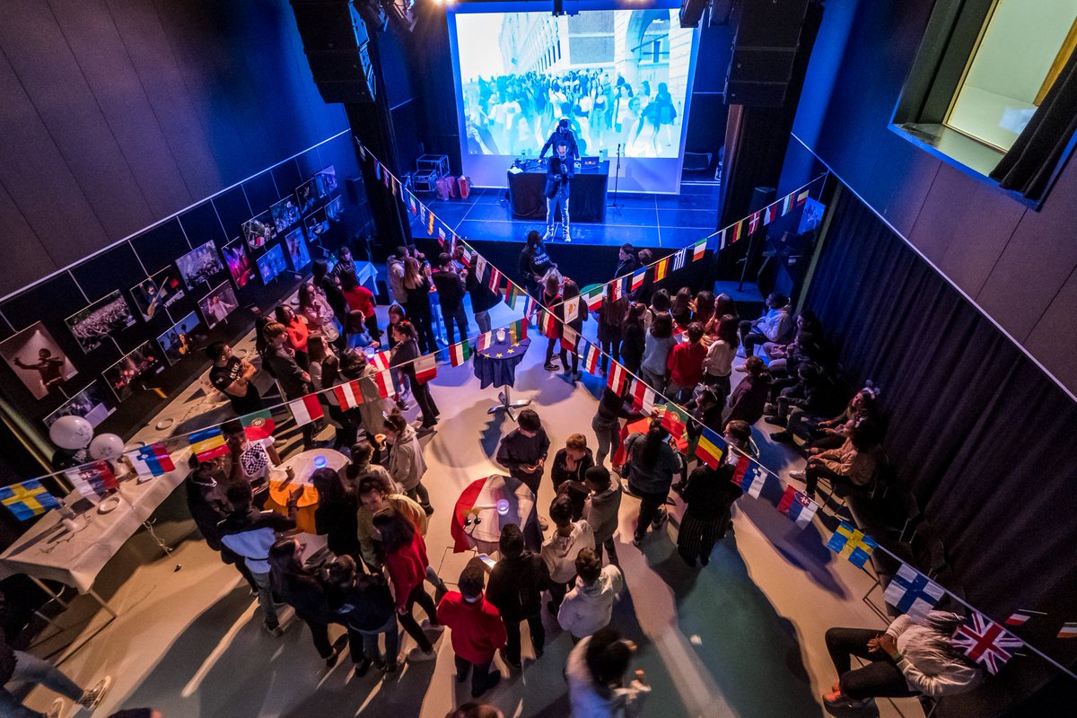 Nous poursuivrons nos actions en faveur de la jeunesse : intensification des actions du 11, construction d’un espace pour les jeunes au quartier des Rabats, développement des séjours aux centres municipaux de Kerjouanno et Samoëns. #Antony