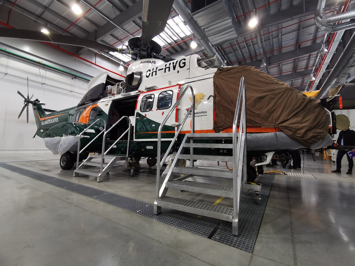 rajaheko's tweet photo. 🇫🇮 #Romania'ssa modifikaatiota tehdään kahdessa eri vaiheessa. #OHHVG loppusuoralla ja #OHHVI alkumetreillä, purkuvaiheessa. 🚁
🇬🇧 #retrofit mod's ongoing in two different phases. #OHHVG almost ready and #OHHVI just started. #H215 #AHRO #rajaheko @AirbusHeli https://t.co/ASUlwXcgcL