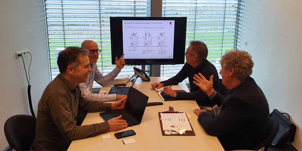 We kijken terug op een interessante bespreking met Bart Cremers en Michael Jansen van Zehnder Group. Onderwerp van gesprek was de ‘Oververhitting van woonhuizen in de zomer’, waarover Haks Walburgh Smit namens ons bureau twee whitepapers zal schrijven.

#kennissessie #Zehnder