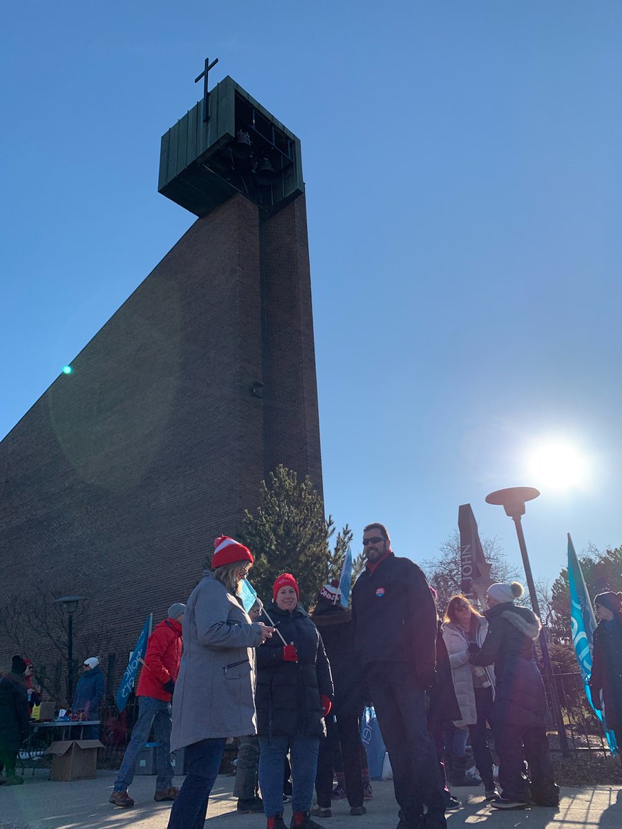 Out at <a href="/lionsnewstoday/">St. James CHS</a> for our <a href="/OECTAProv/">Catholic Teachers</a> day of action. 

#SOLIDARITY #OECTA #CatholicTeachers #cutshurtkids #onpoli #onted #ontedstrike #RedForEd #solidarity