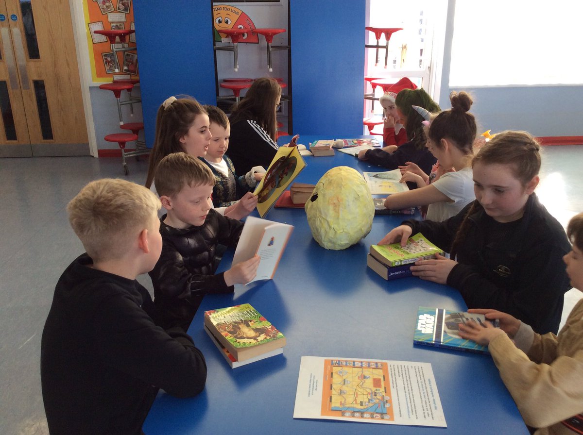 Recstjosephs1's tweet photo. Year 6 peer reading with year 2. 👍👌👍 #WBD2020 #peerreading #sharingstories #sharinglove https://t.co/nFDGAAytyb