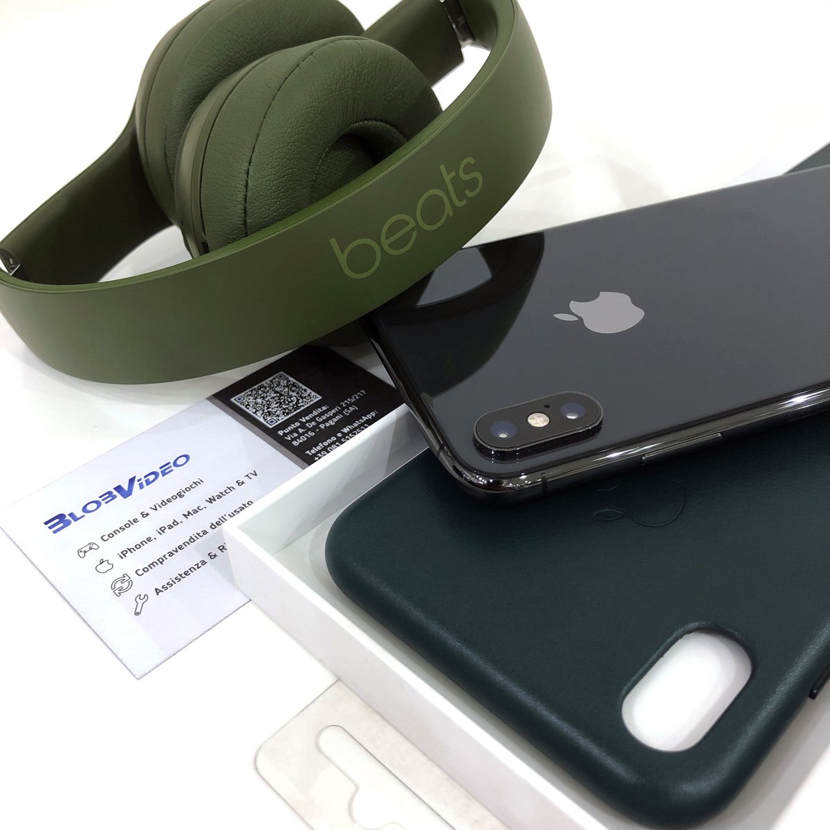 BlobVideo's tweet photo. Eleganza: #iPhoneXSMax + Custodia in pelle #Apple + Solo3 Wireless #Beats 🔝
 Raggiungici presso il nostro Punto Vendita.
🛒 Oppure acquista sul nostro sito: https://t.co/yHO3cf624x

#BlobVideo https://t.co/65YiWQLtMc