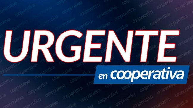 Cooperativa's tweet photo. #AlertaCooperativa Estudiantes secundarios atacan comisaría de Renca: https://t.co/HFR2YFDUqB https://t.co/2OxNHtgLOU