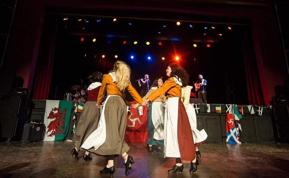 Kemysk's tweet photo. #GoolPeranLowen! Happy St. Piran’s Day! == We’re off Cwlwm Celtaidd - The Celtic Festival of Wales for the weekend 🏴󠁧󠁢󠁷󠁬󠁳󠁿

Here’s a throwback to #CwlwmCeltaidd 2017 🤩

📸 David Ivor photography https://t.co/PfUvhuF4kY