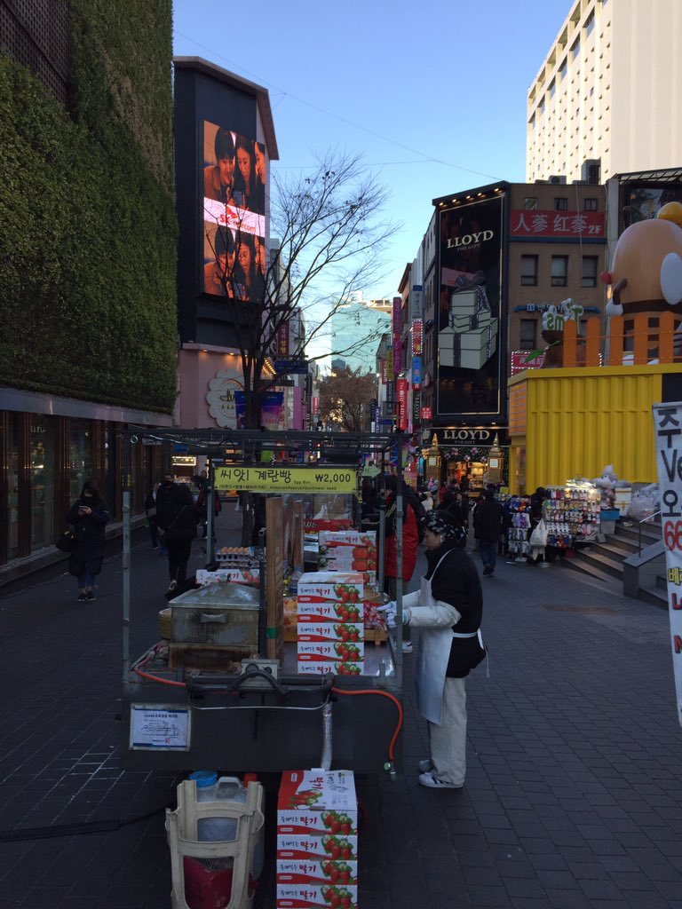 mydecemberstar's tweet photo. Myeongdong https://t.co/ZGfRu3QxiE