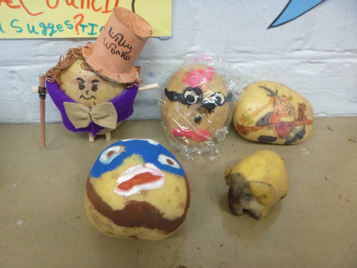 RedlandsPS's tweet photo. Some fabulous potatoes dressed up for #WorldBookDay2020 https://t.co/5iZfZNETgi